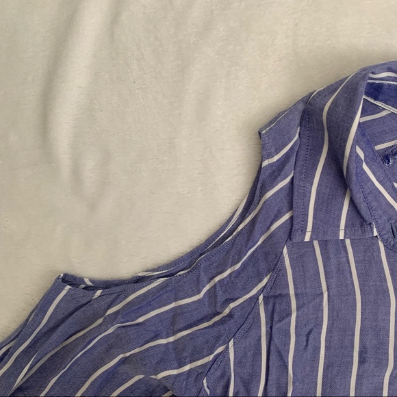 3/$50 NWOT Rails Open Shoulder Button Down Shirt - Picture 4 of 6